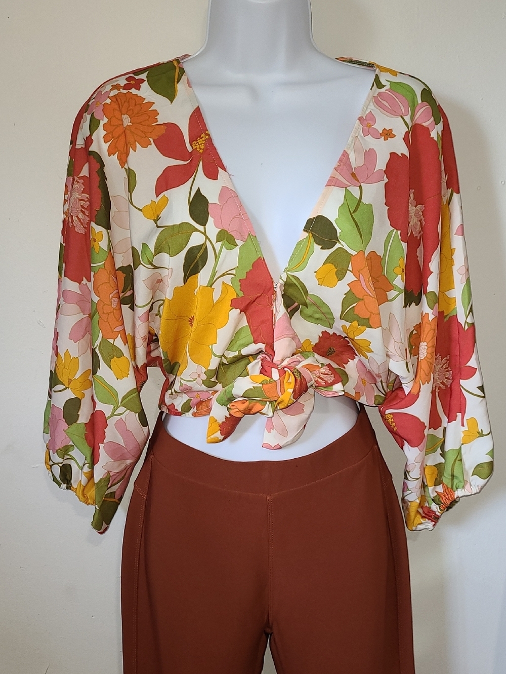 Lush Multi Floral Tie-Front V-Neck Crop Top - Picture 2 of 10
